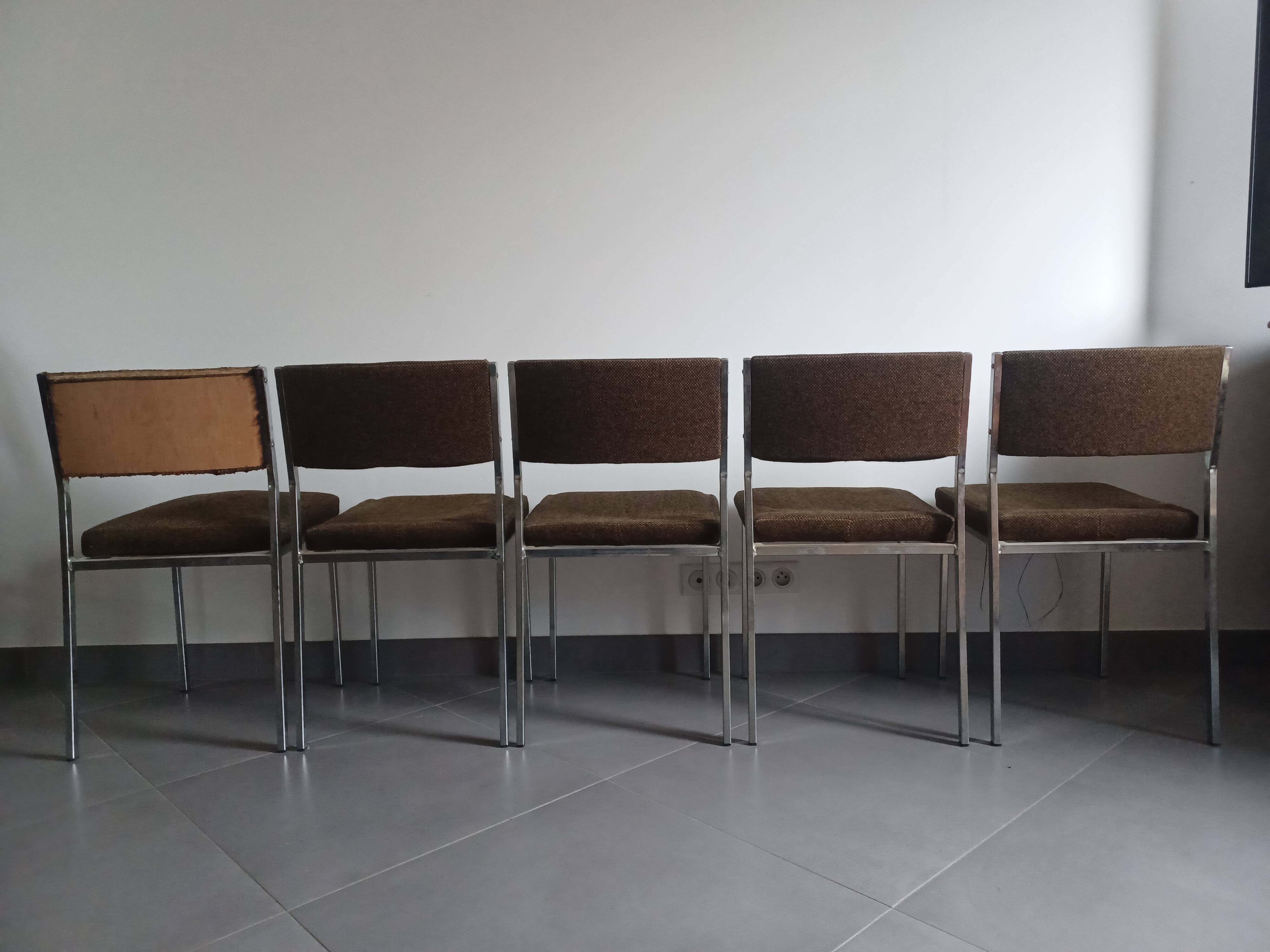 Five chairs in chromed metal and mottled fabric