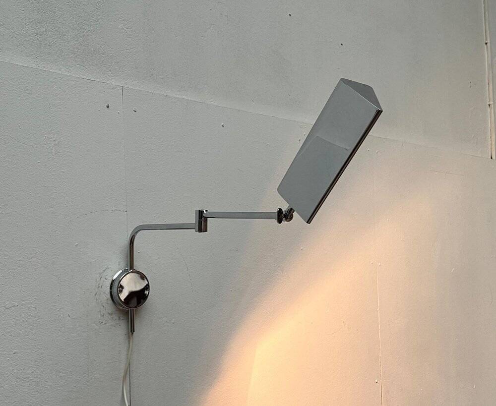Mid-century Hollywood Regency chrome wall lamp by Florian Schulz for Interline, 1970s.