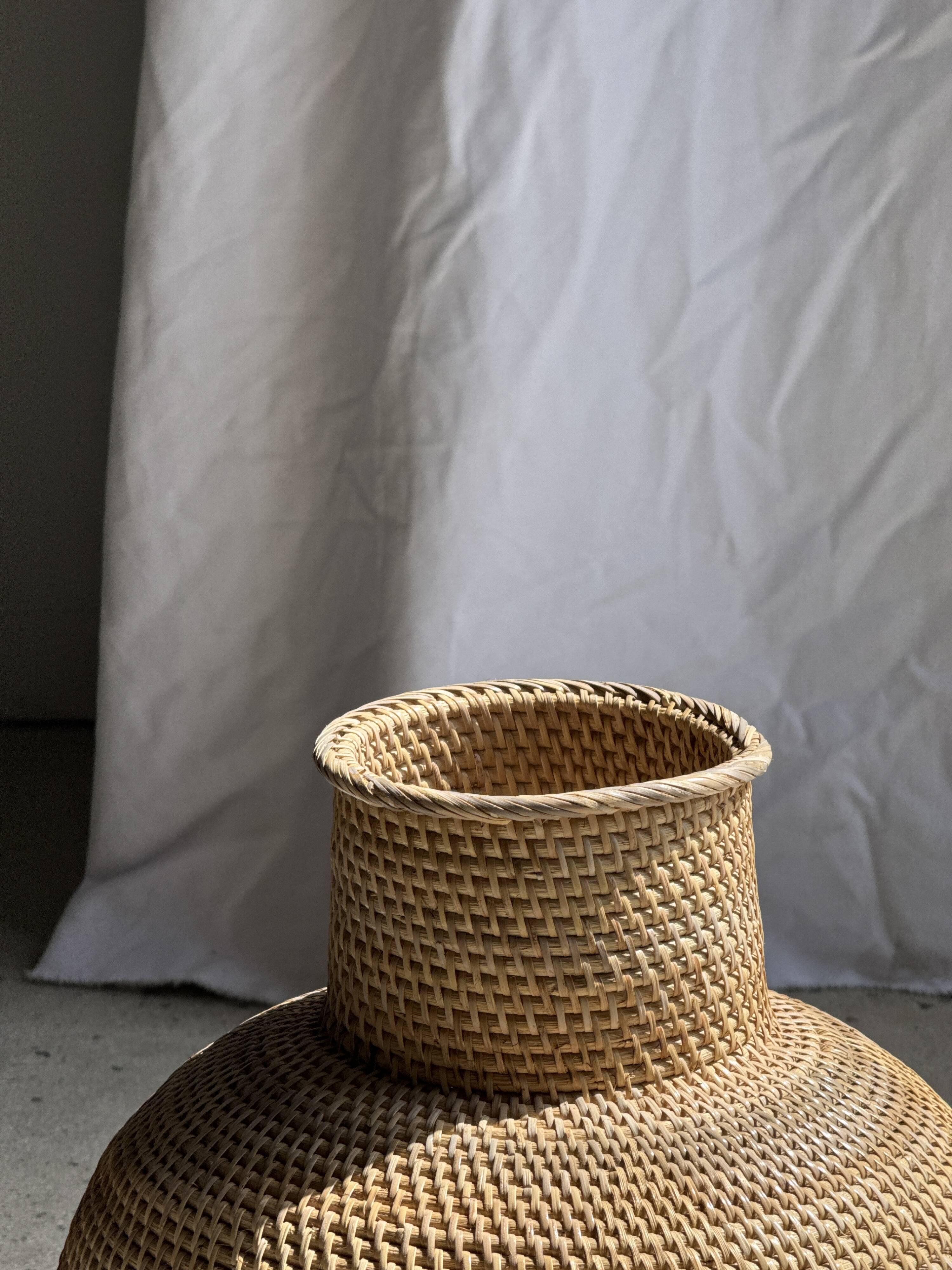 Basket jar in traditional Indonesian wickerwork H48 D40