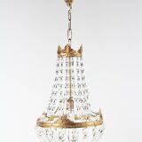 Hot air balloon chandelier with tassels