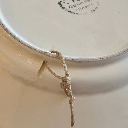 Decorative plate in glazed earthenware HB Quimper with ethnic patterns.