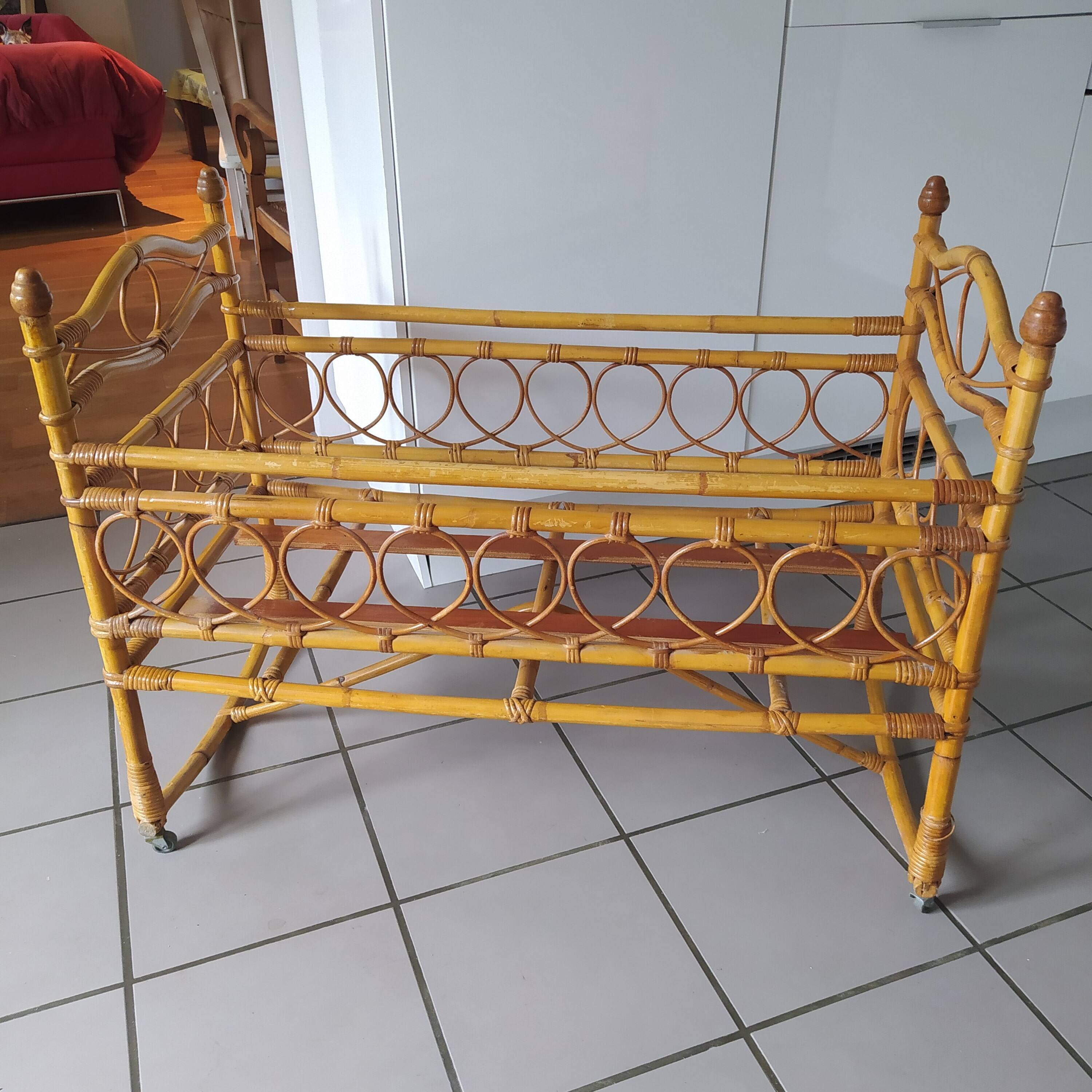 Vintage children's rattan bed from the 50s/60s
