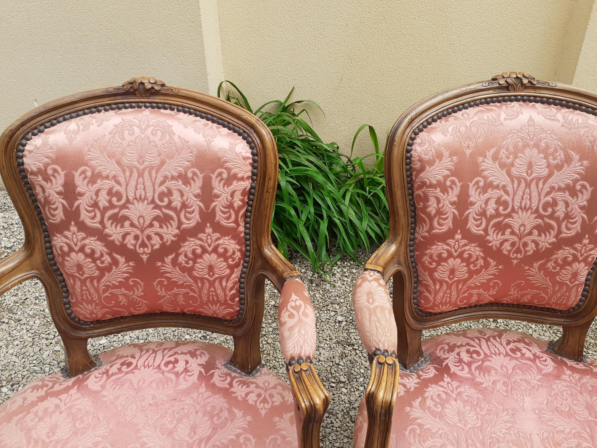 Paire de fauteuils cabriolet de style Louis XV