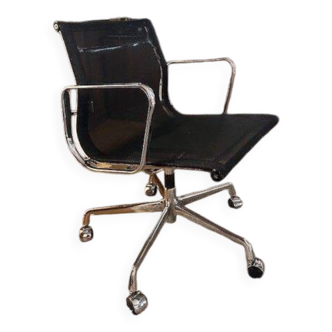 Set of 7 Charles and Ray Eames armchairs by Vitra model EA 117