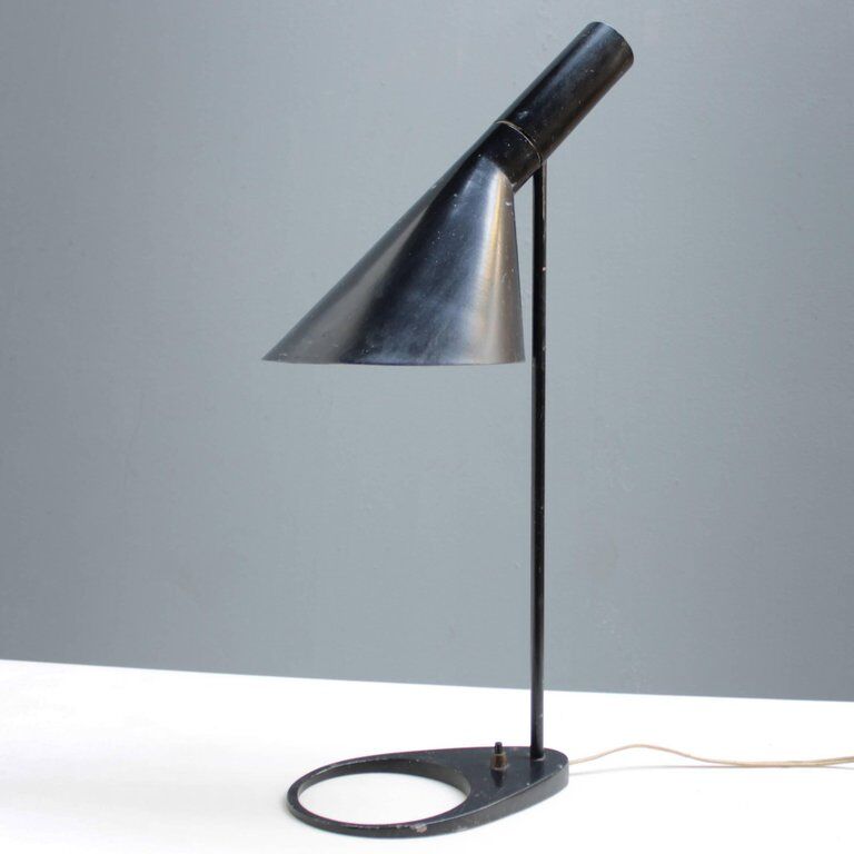 Arne Jacobsen lamp table for Louis Poulsen
