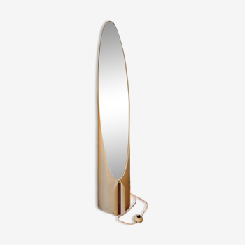 Movi lipstick illuminating mirror