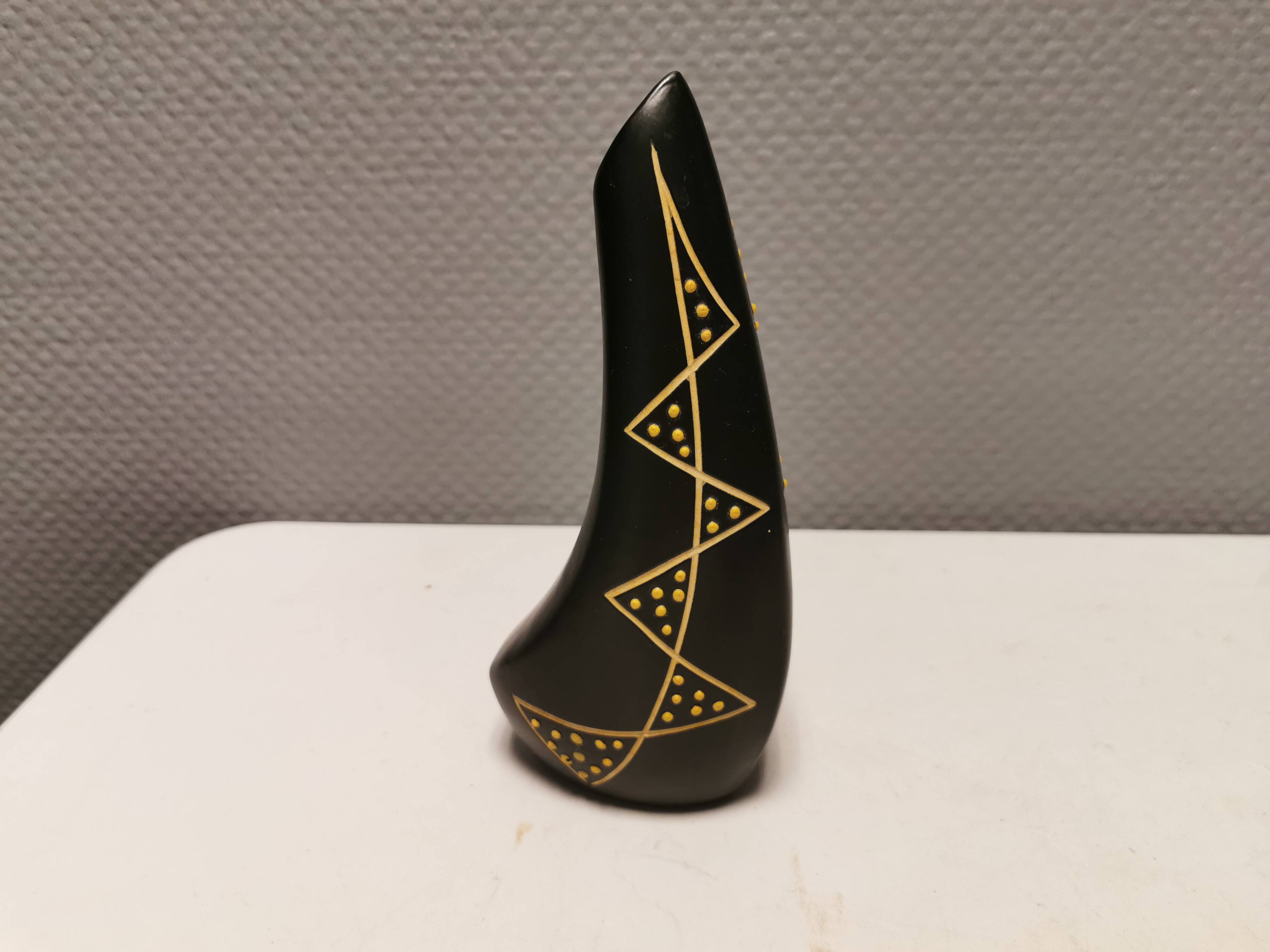 Sculptural black vase with yellow pattern from Hedebo Keramik Denmark 1950-1960s.