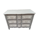 Commode ancienne galbée patinée avec 3 tiroirs