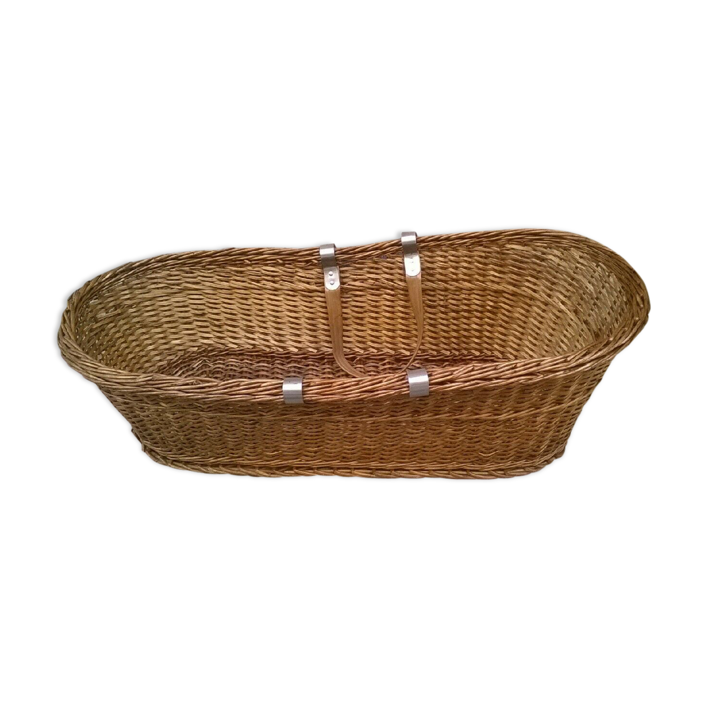 Vintage wicker couffin