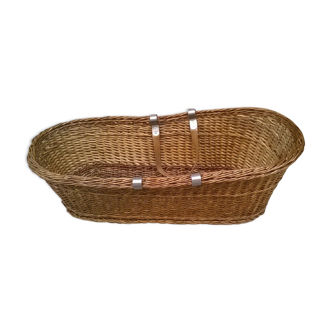 Vintage wicker couffin