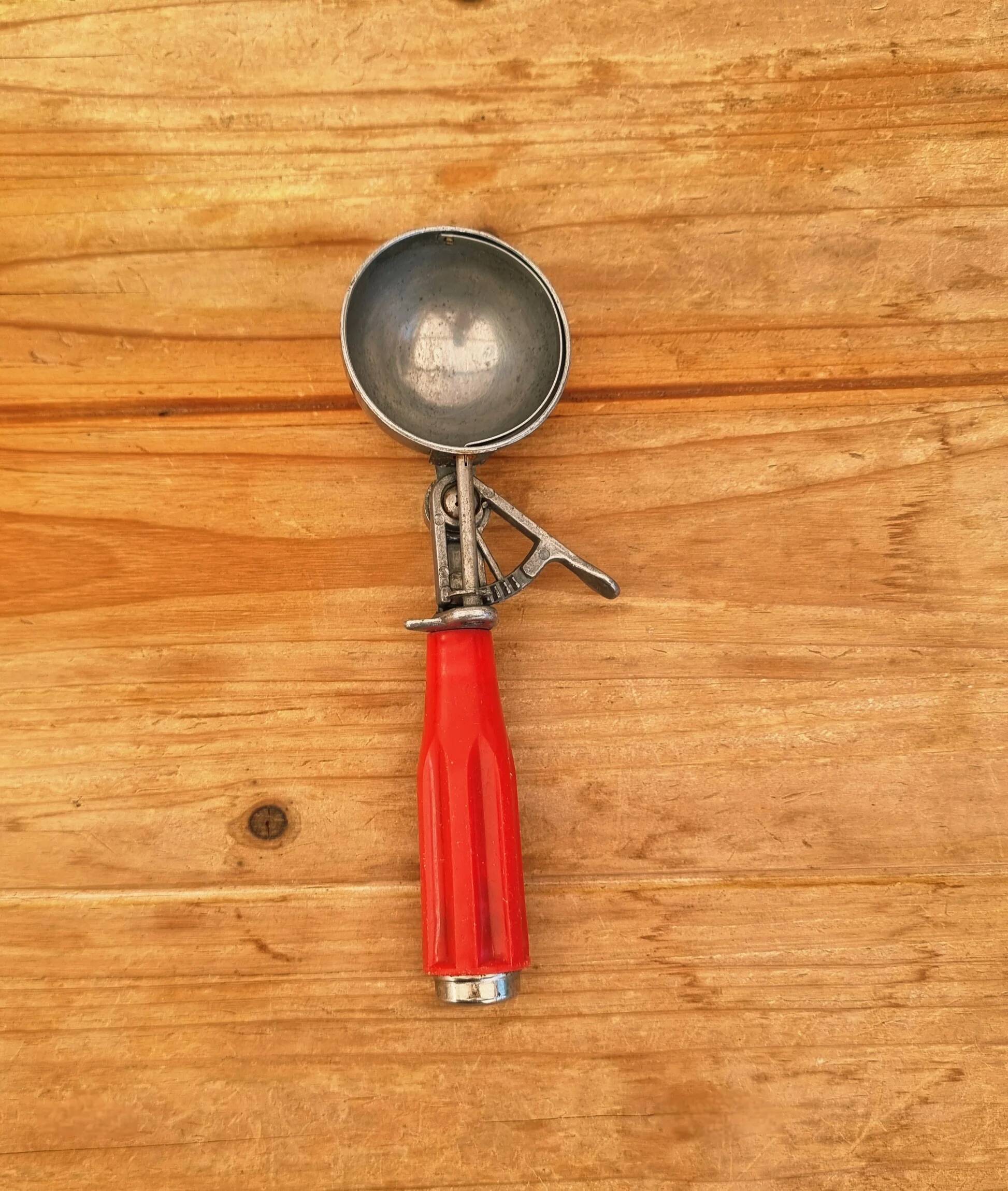 Cuillère à glace rétro manche rouge esprit bistrot vintage