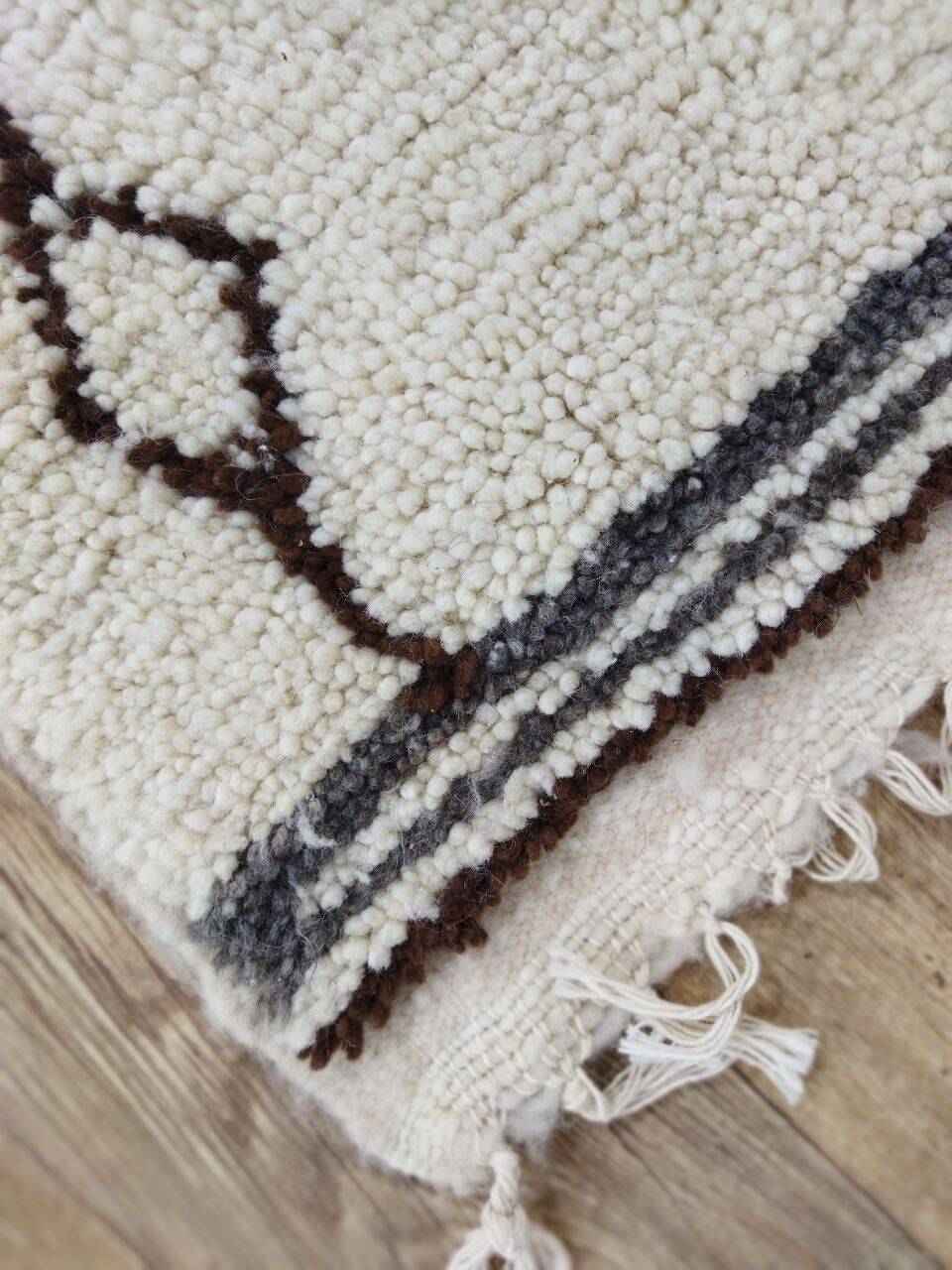 Handcrafted moroccan berber rug 172 x 87 cm