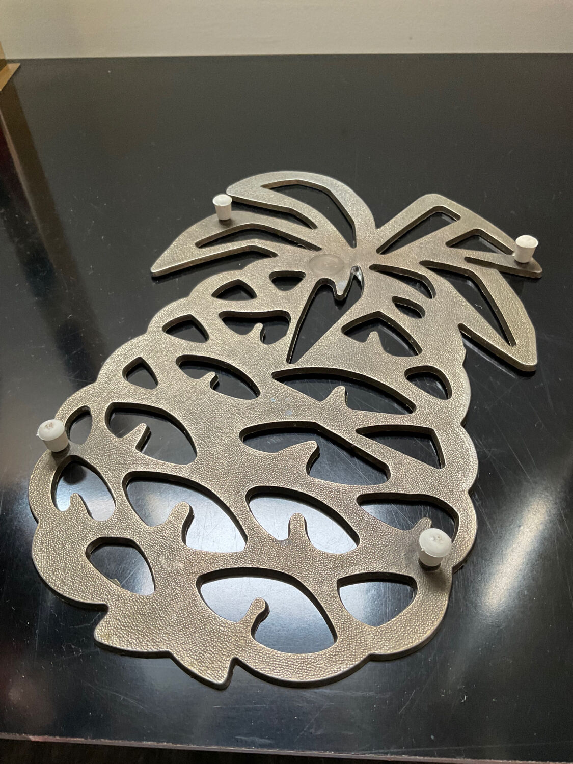 Vintage pineapple trivia in silver metal