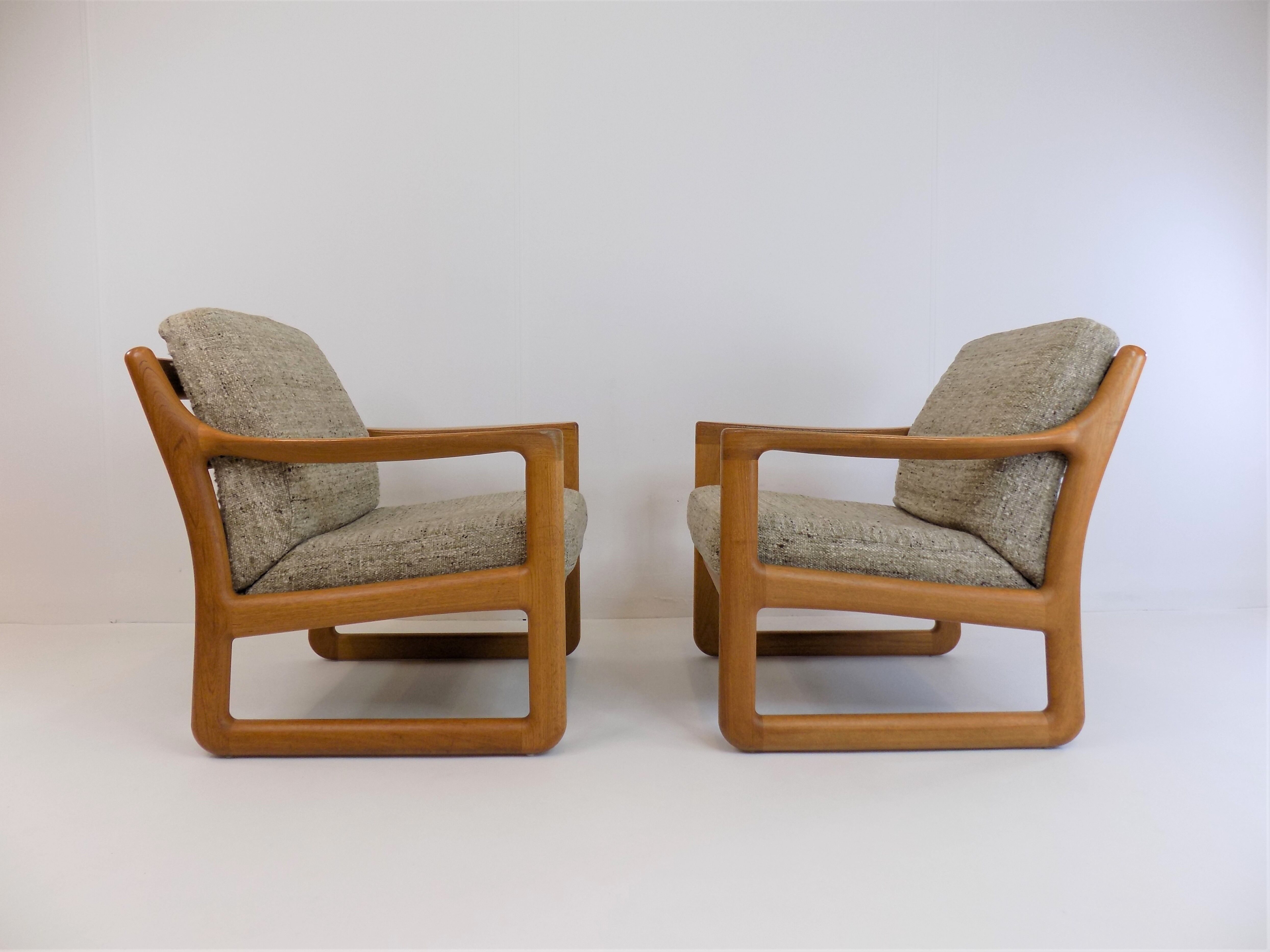 Paire de fauteuils par Johannes Andersen