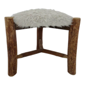 Tabouret scandinave " chalet de montagne " tripode en bois, assise en moumoute vintage