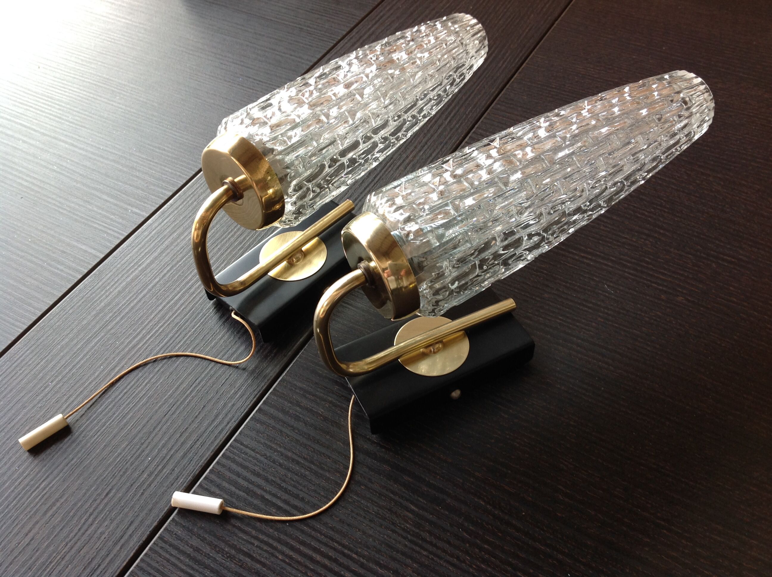 Pair of brass sconces and tulip glass 60