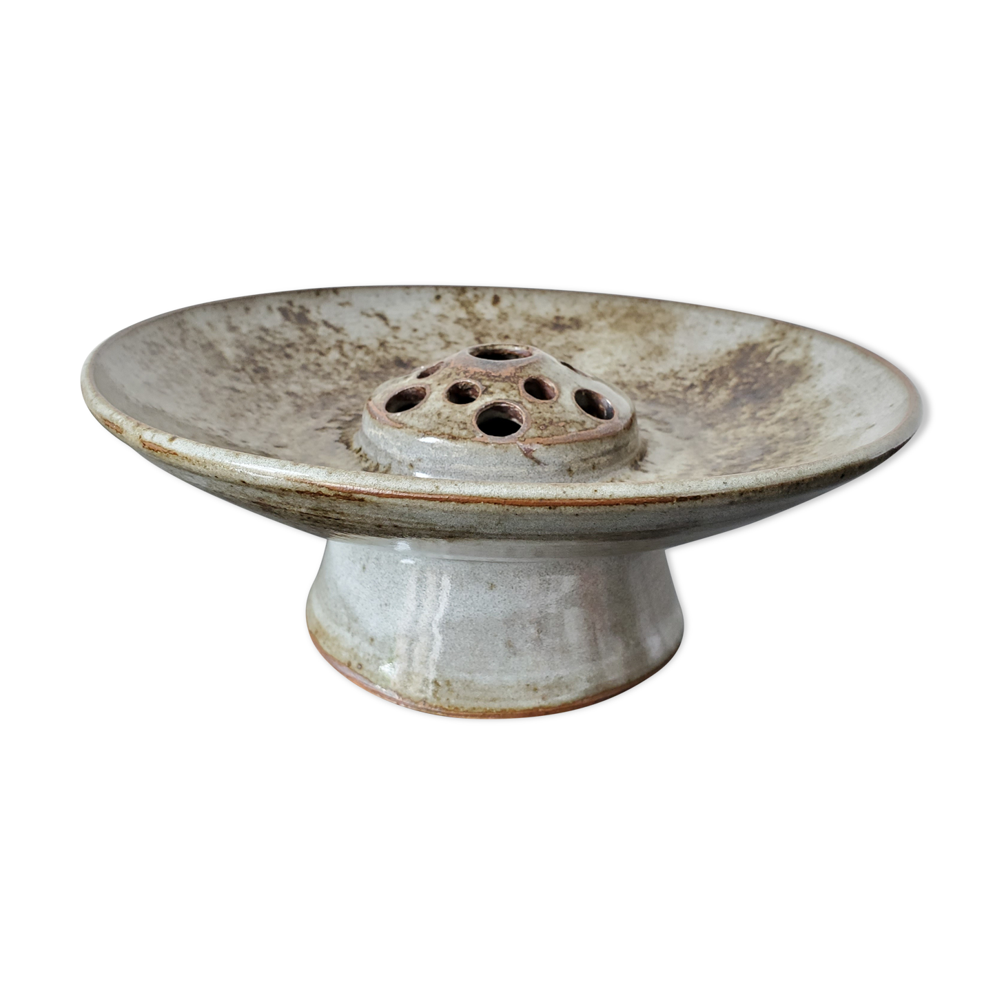 Cup pique flowers in sandstone signed