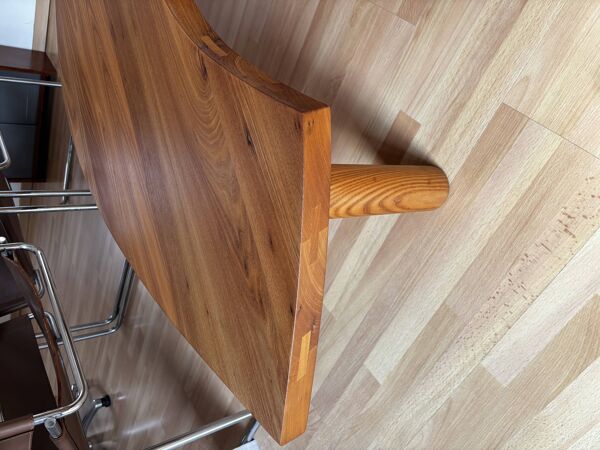 Table basse Pierre Chapo T22 « Œil » en orme massif, Atelier Seltz 1986