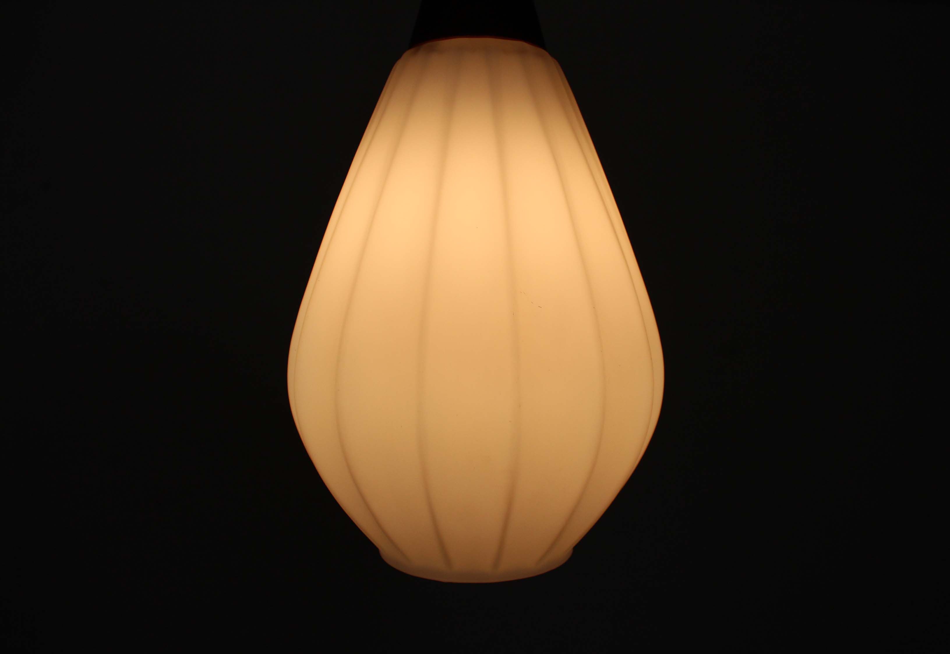 Suspension scandinave teck et verre opalin
