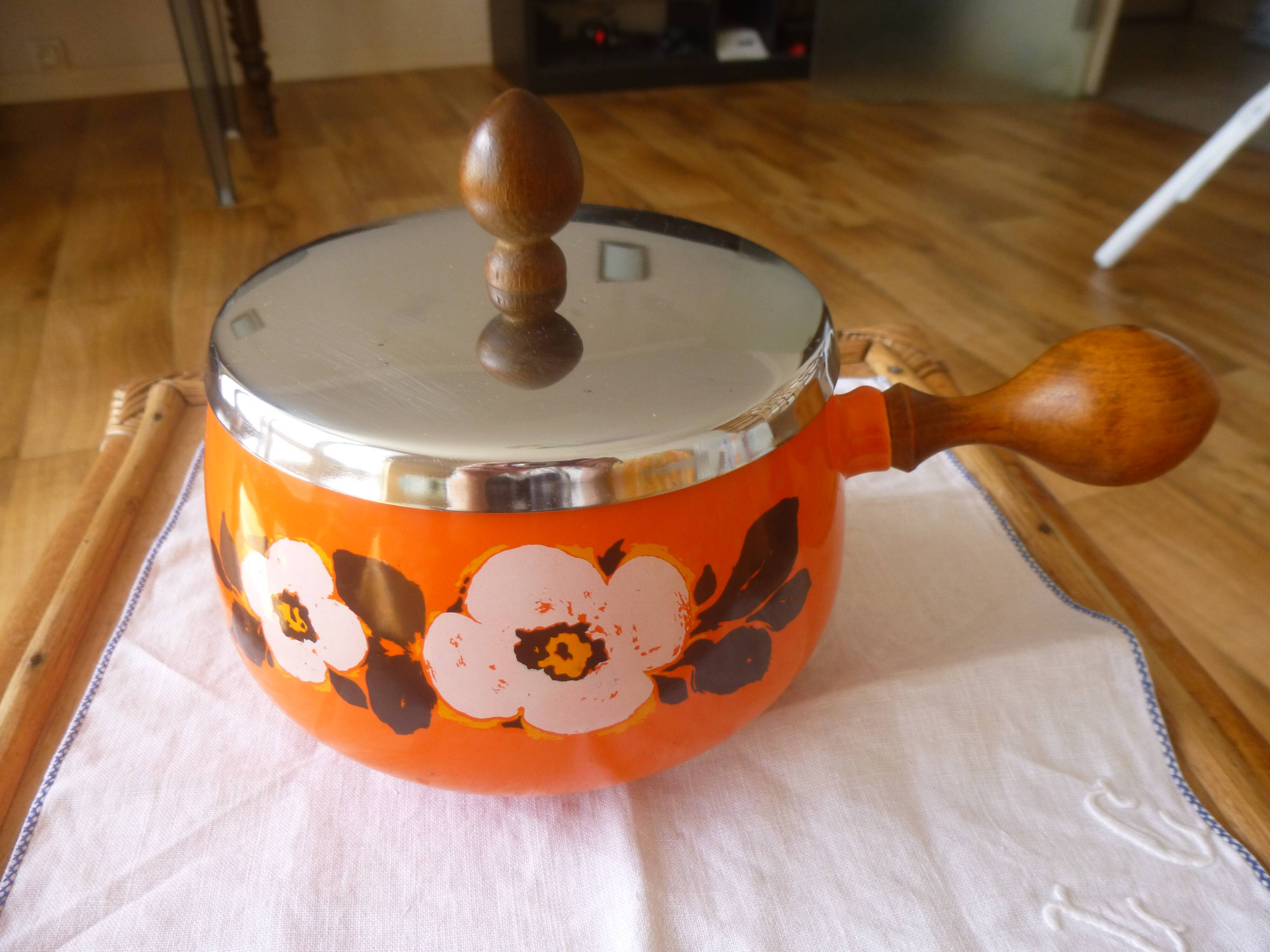 Enameled saucepan with lid 1970s
