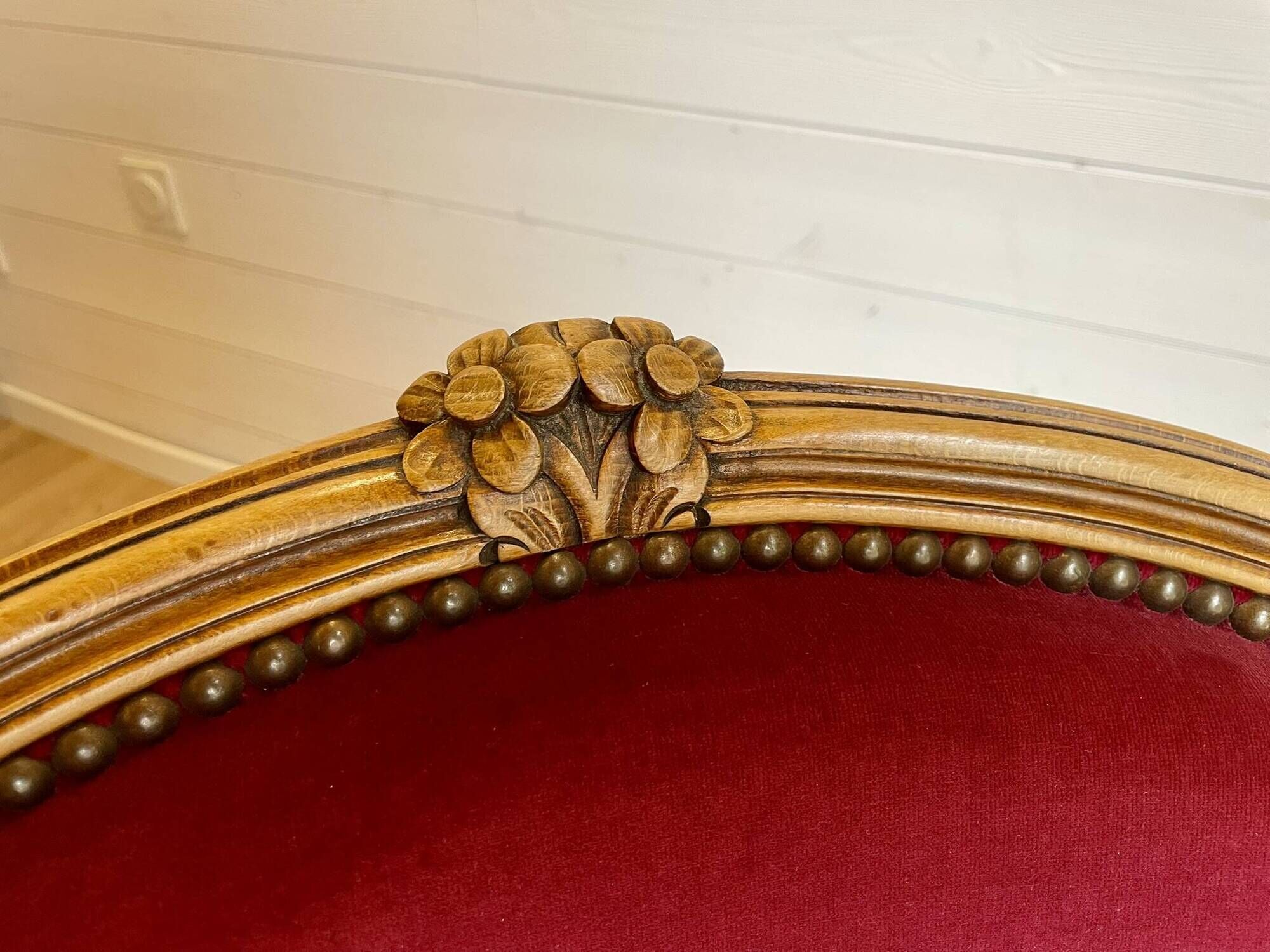 Vintage Louis XV style bergère / cabriolet armchair – Carved wood velvet