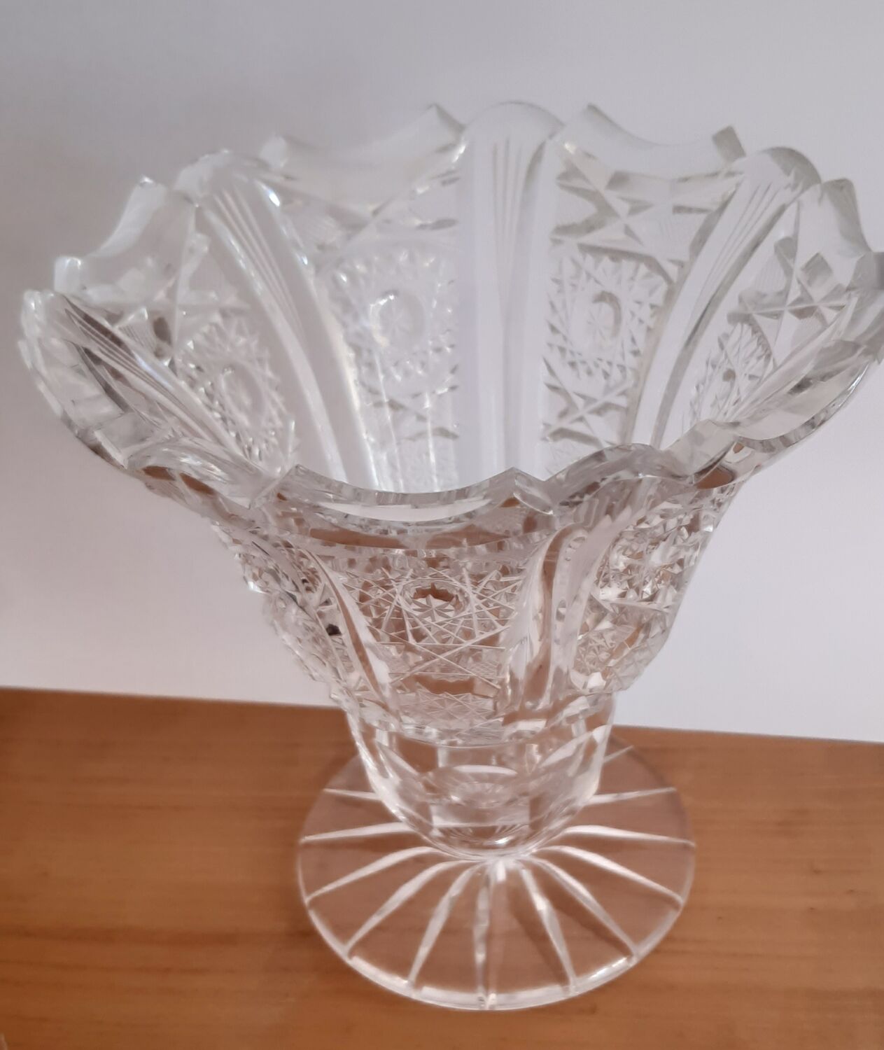 Sculpted glass vase