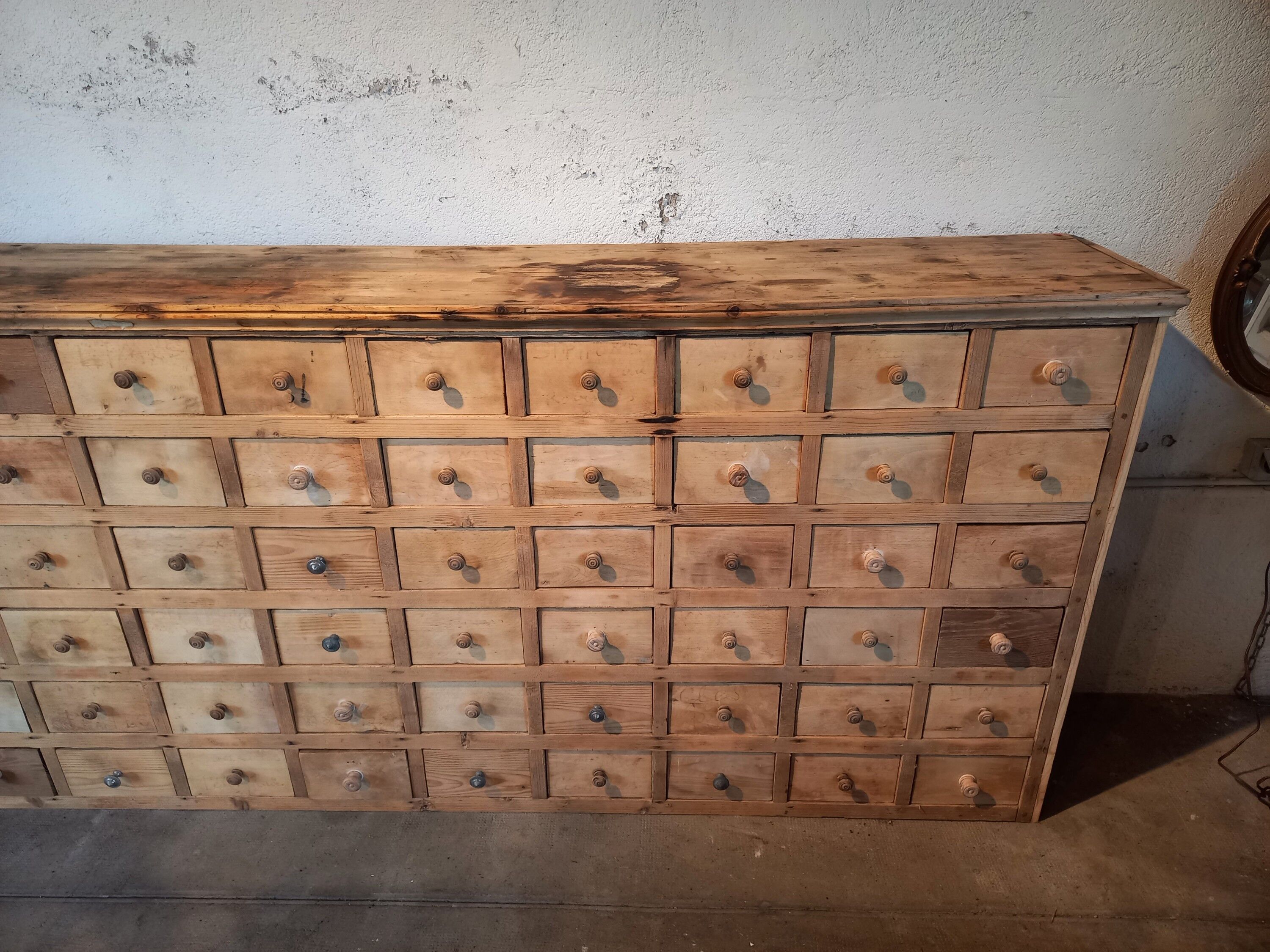 Trade cabinet with drawers