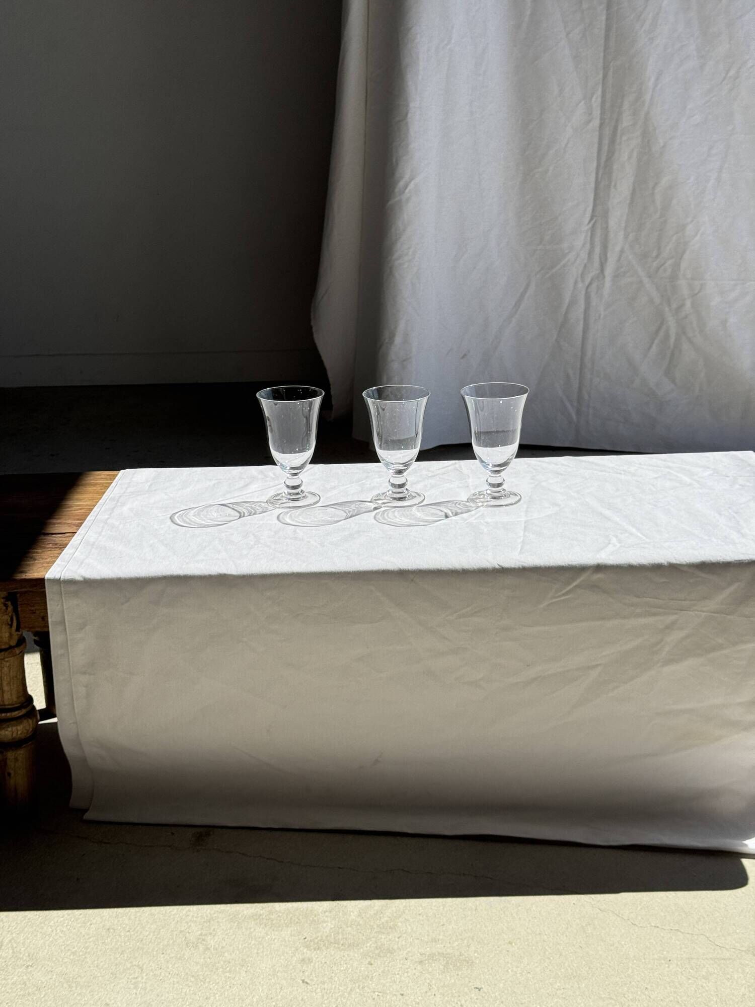 Set of 3 vintage stemmed glasses in clear glass H14 D10