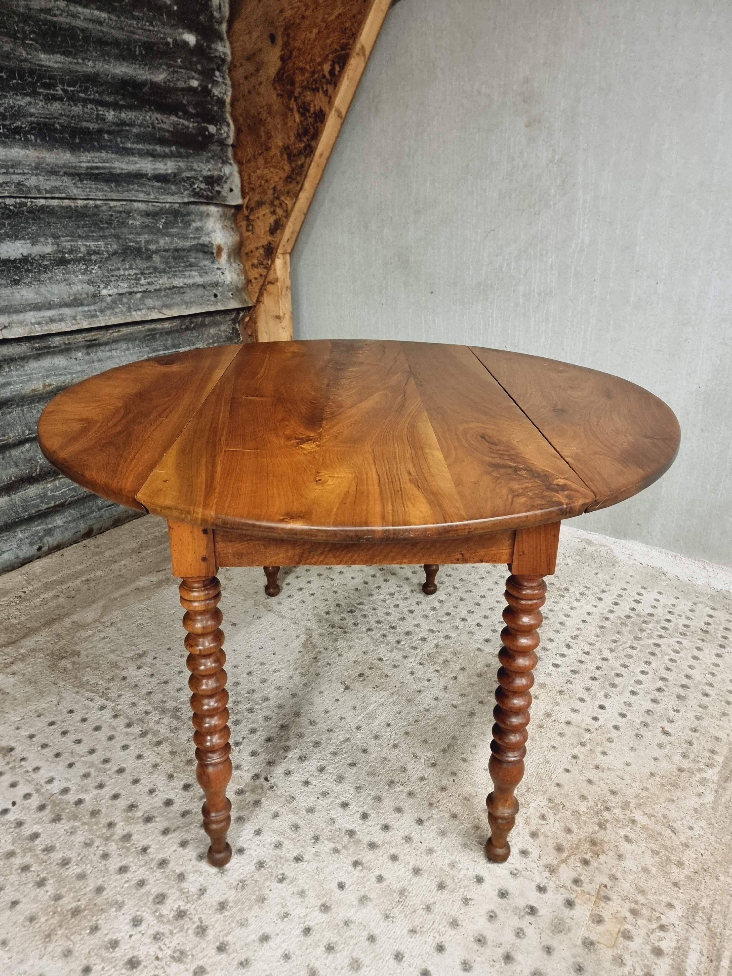 Antique round table drop-leaf table 125 cm walnut