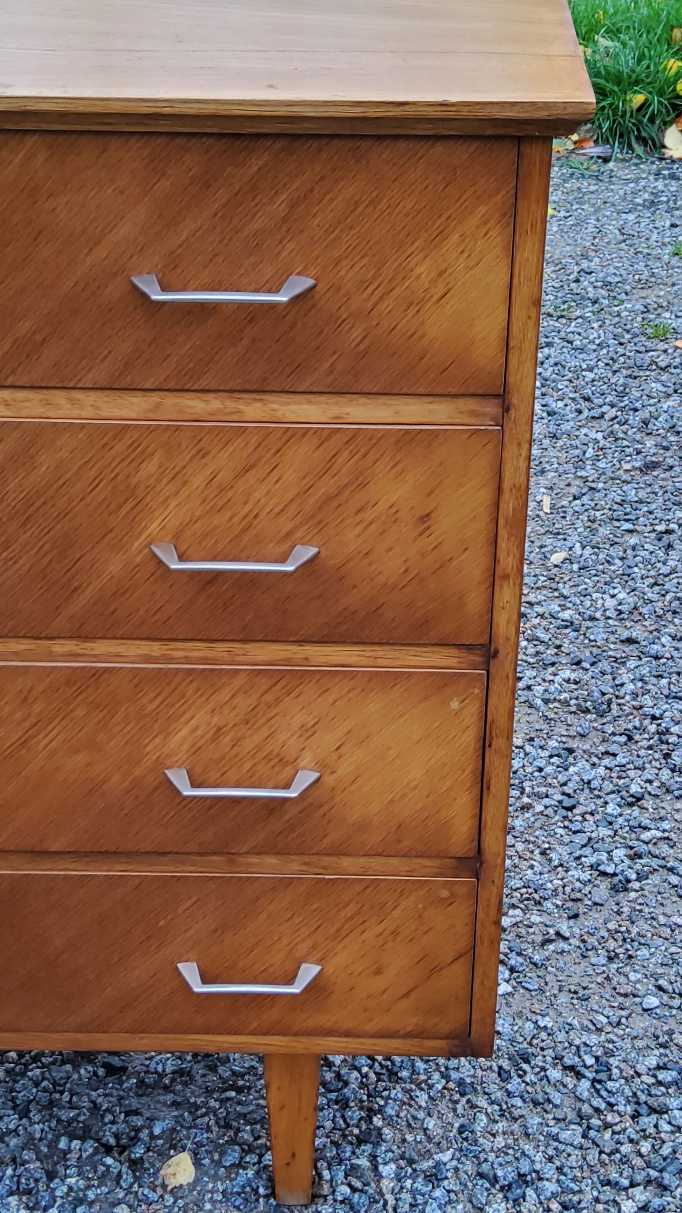 Vintage chest of drawers from the 50s in blond oak 4 drawers feet bobbin