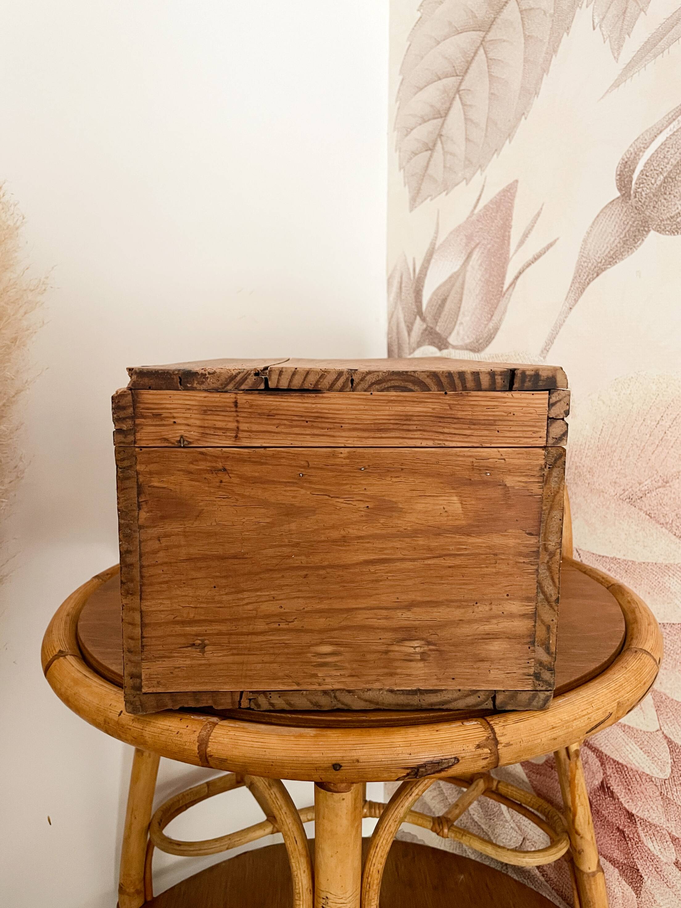Antique solid pine chest - 41 x 25 x 20