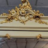 Armoire Vénitienne style Louis XV baroque estampillée en bois laqué et doré