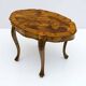 Table basse en noyer italien de style baroque du XXe siècle