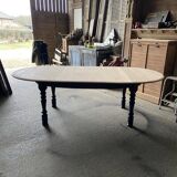 Oval table with integrated extension