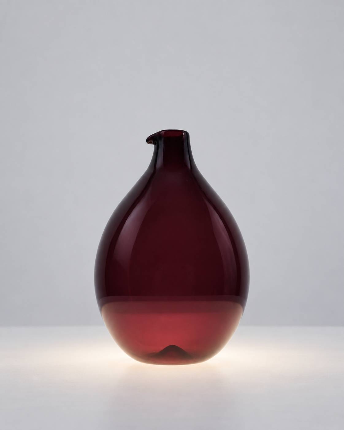Timo Sarpaneva – Pullo 2601 vase in aubergine glass – Iittala, 1950