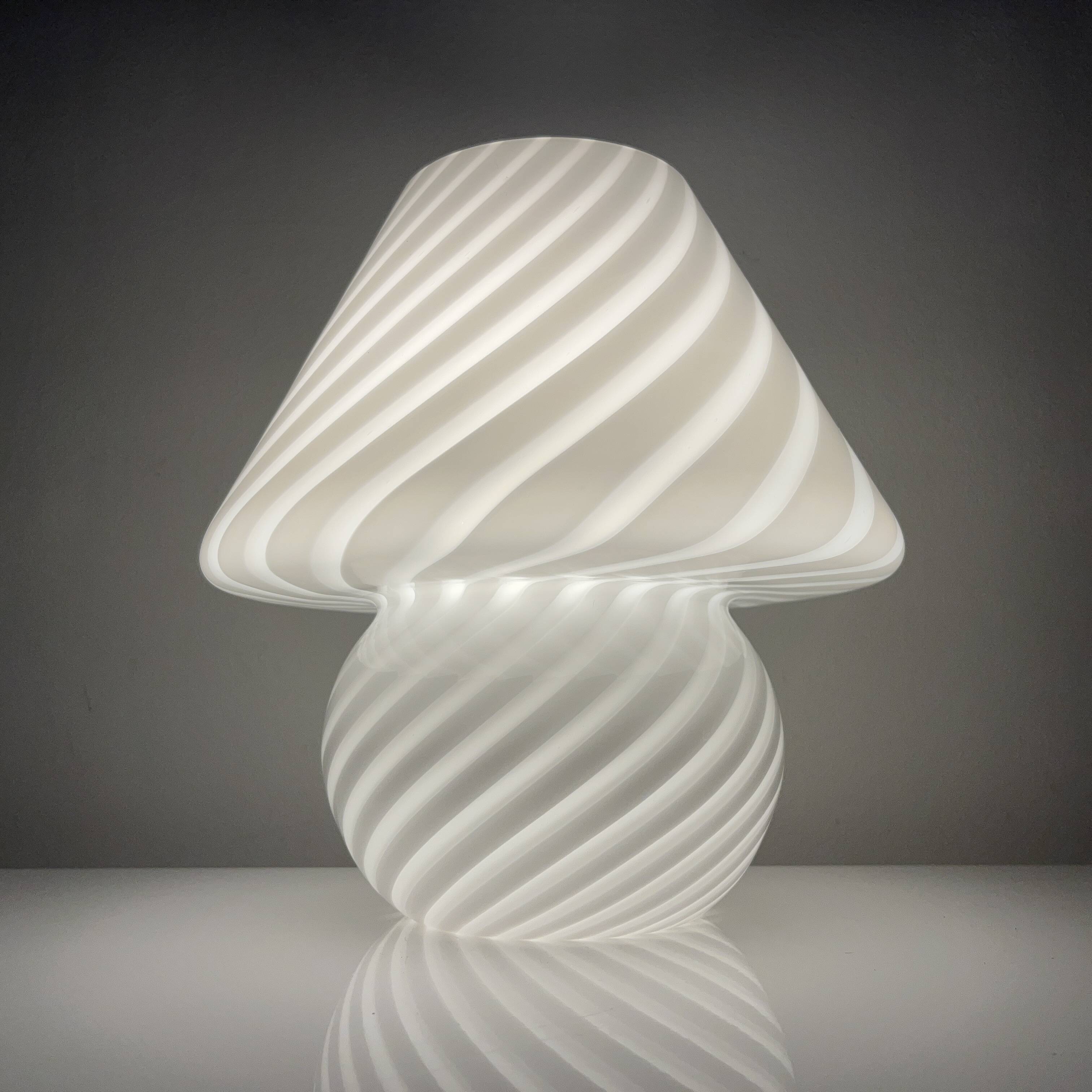 Murano mushroom lamp Italy vintage spiral decor glossy white dlg ven