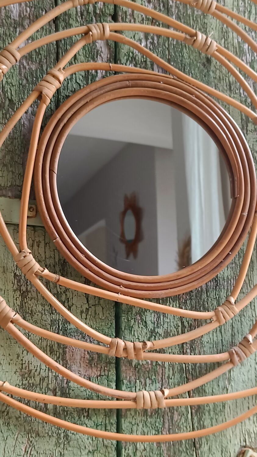 Round rattan mirror