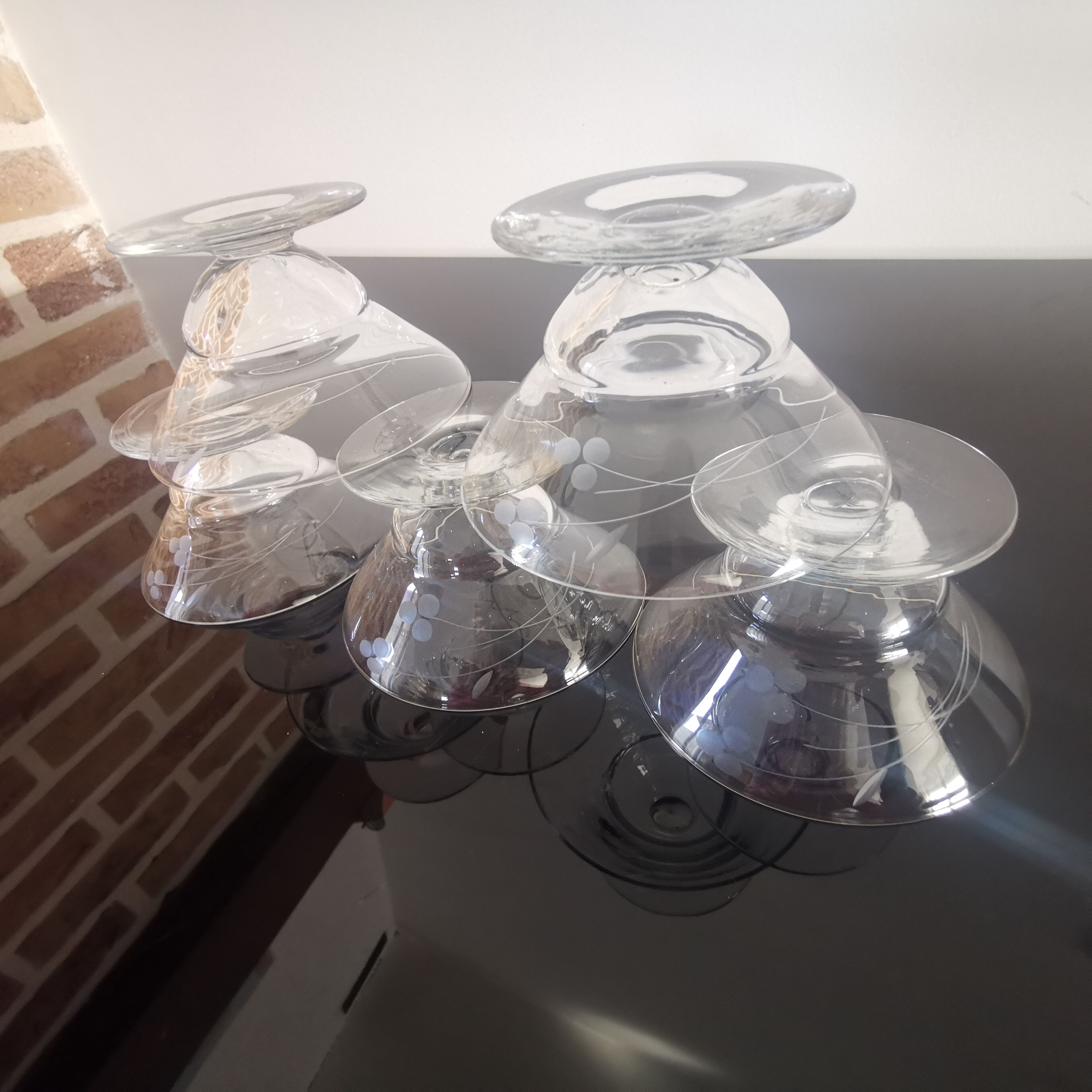 5 champagne glasses in vintage engraved glass