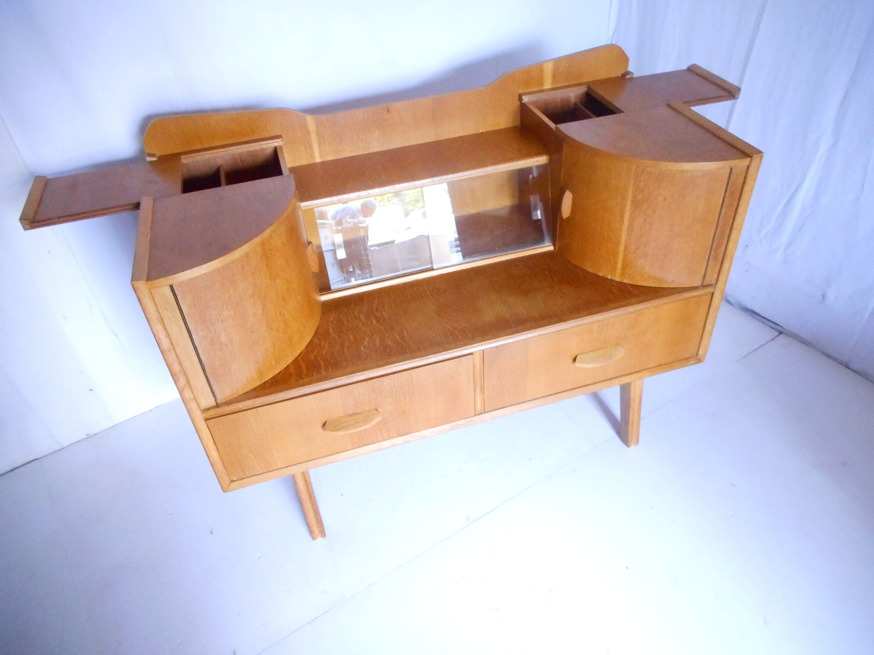 Dressing table