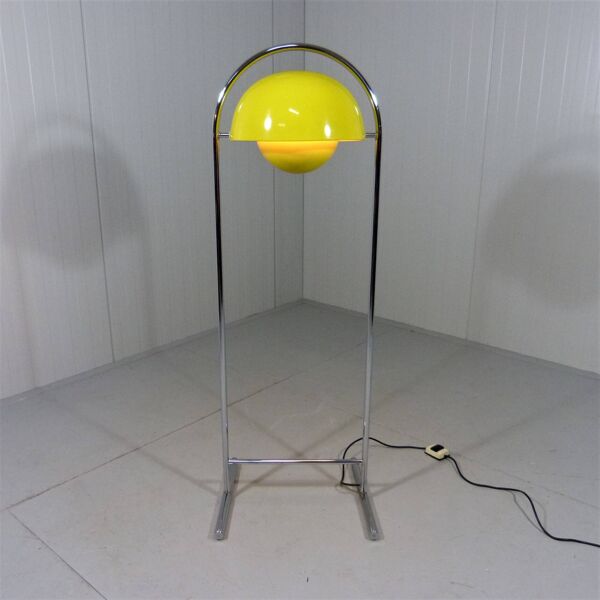 Lampe de sol en pot de fleurs jaune Cosack des années 1960-70.