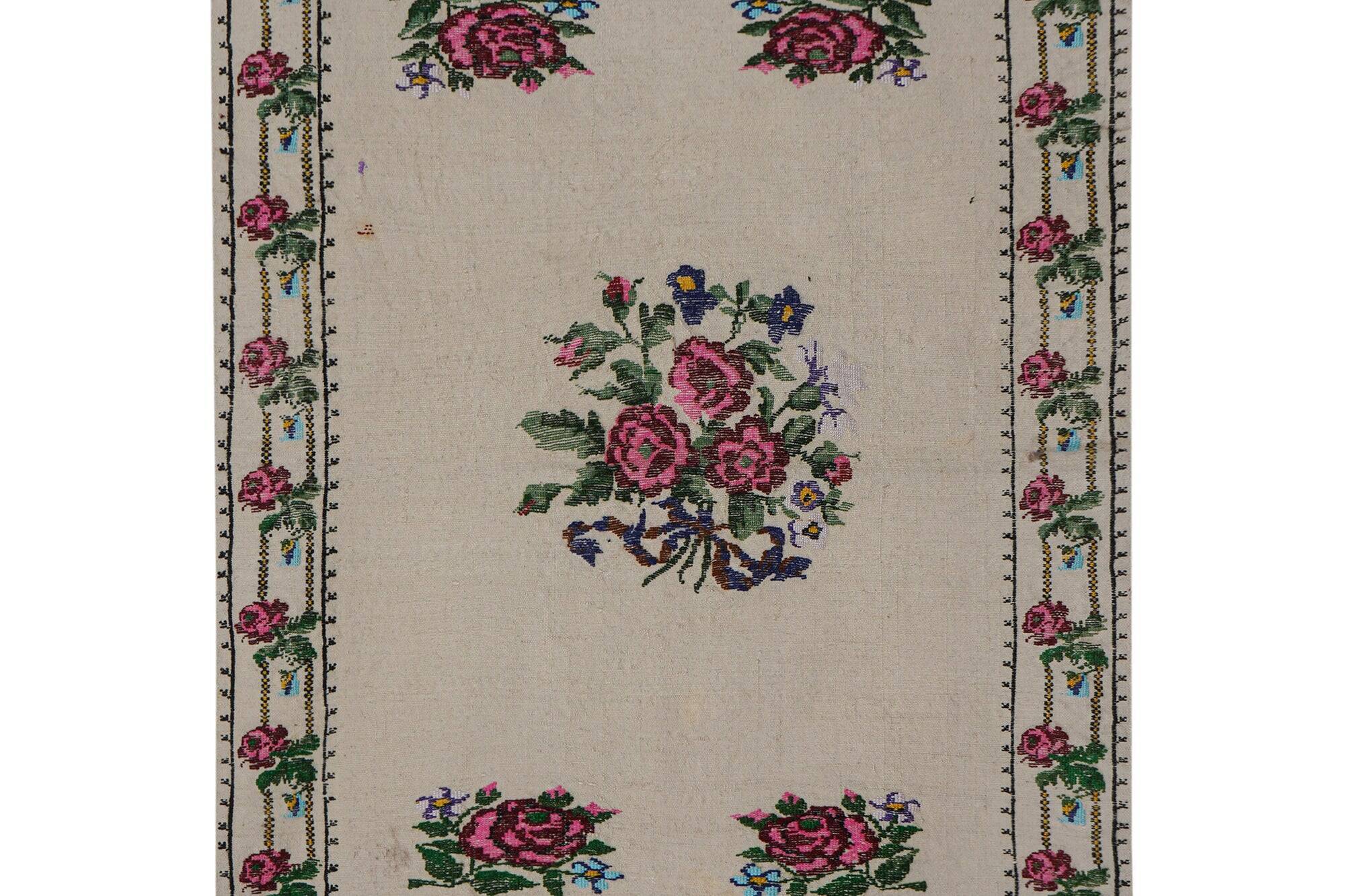 Vintage Turkish kilim, handwoven, 94x134 cm.
