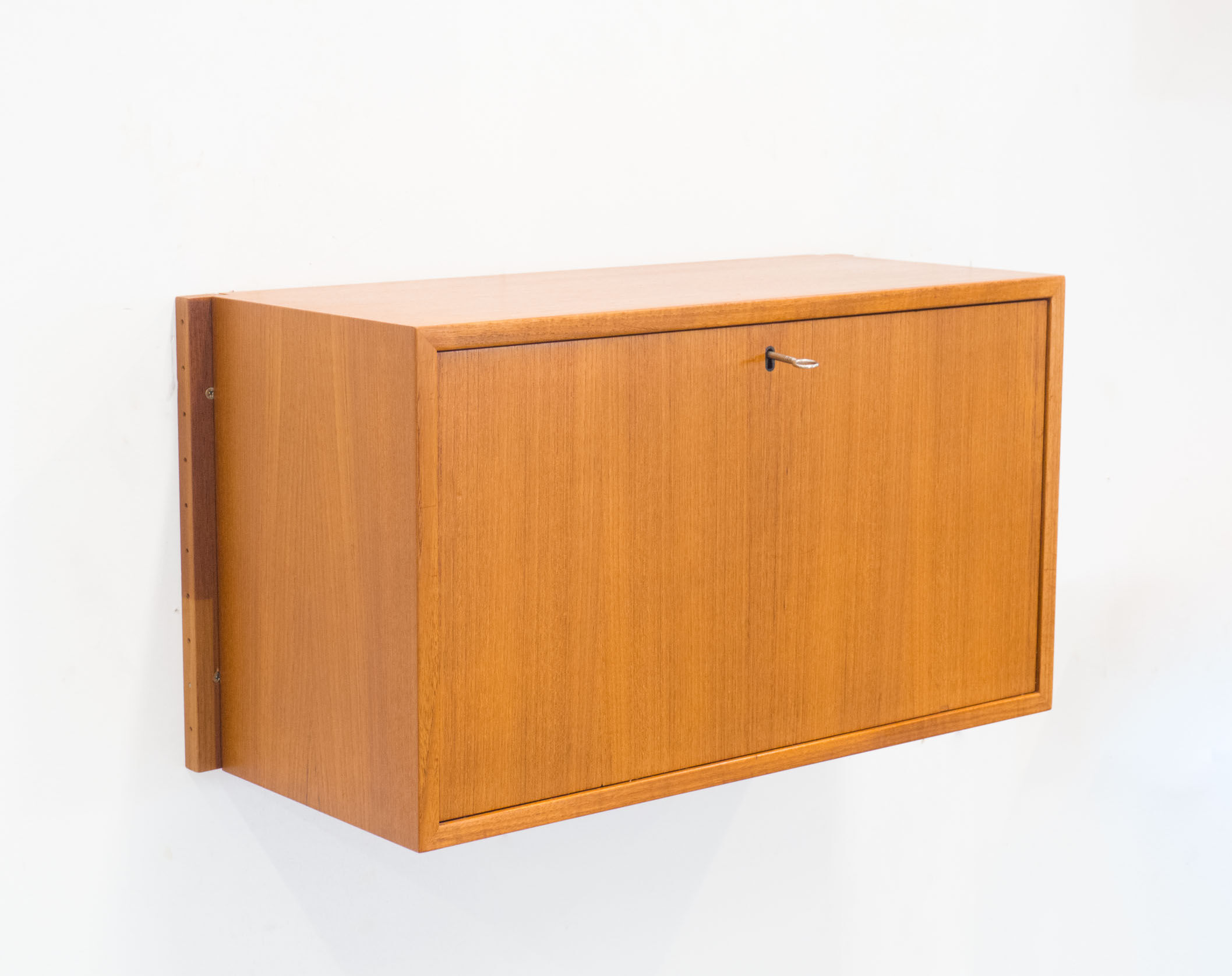 Bruksbo Tegnekontor ‘Veggen Deluxe’ wall cabinets – Torbjørn Afdal & Rolf Hesland
