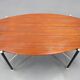 Table basse italienne des années 1970, placage en teck, piètement en métal et laiton