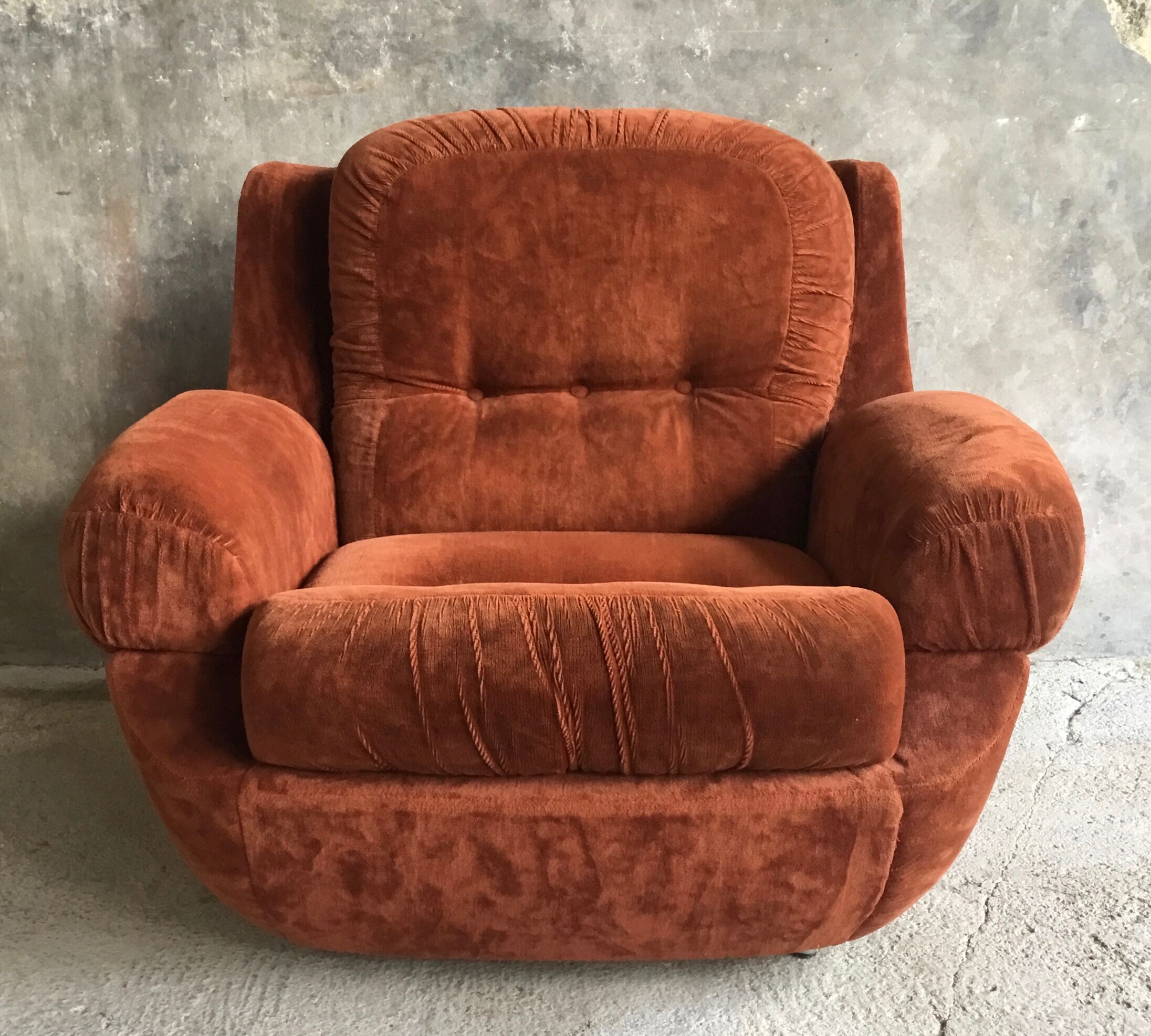 Space-age armchair shell smooth velvet brown - vintage 1970