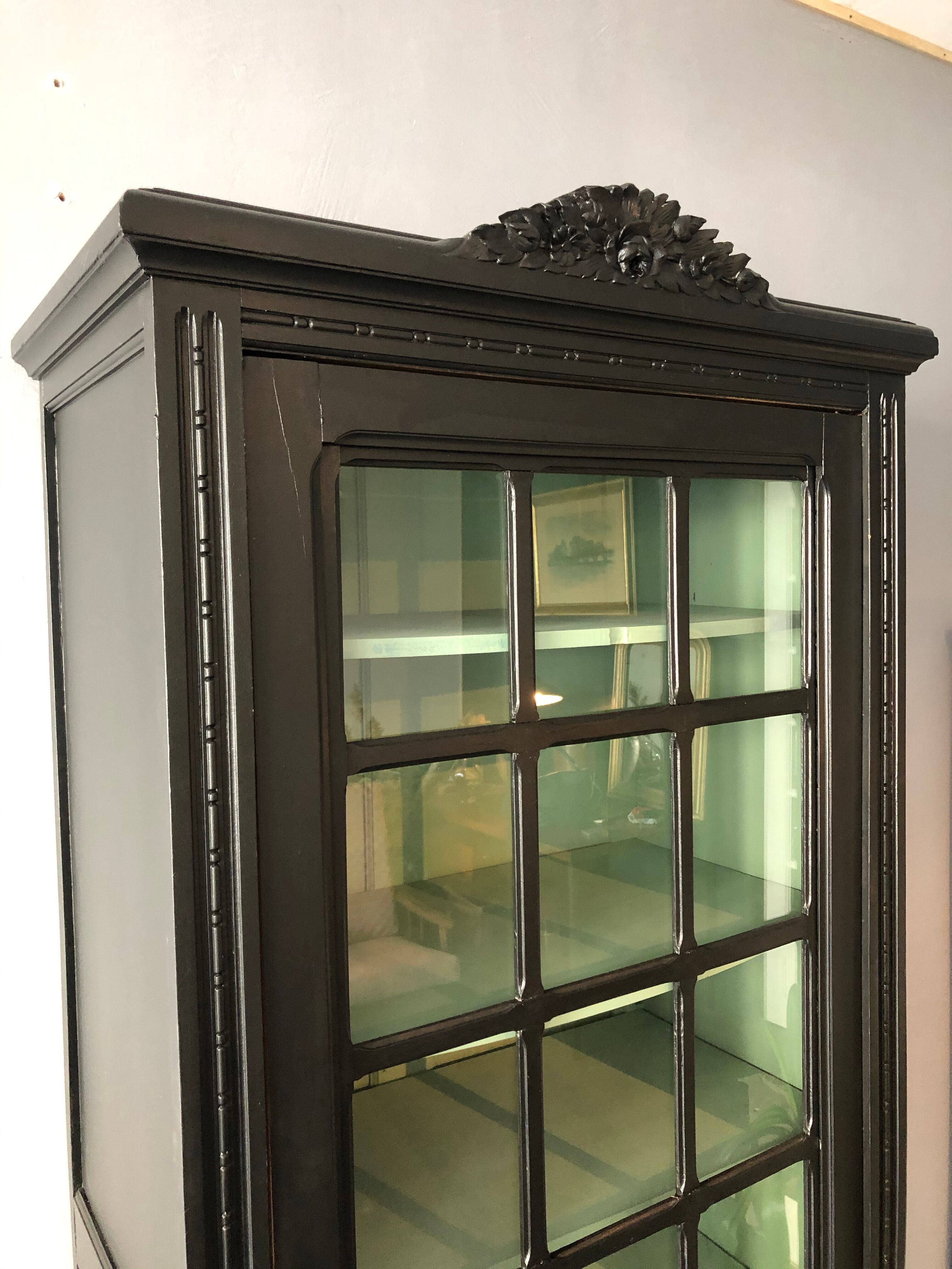 BHV - Old glass cabinet