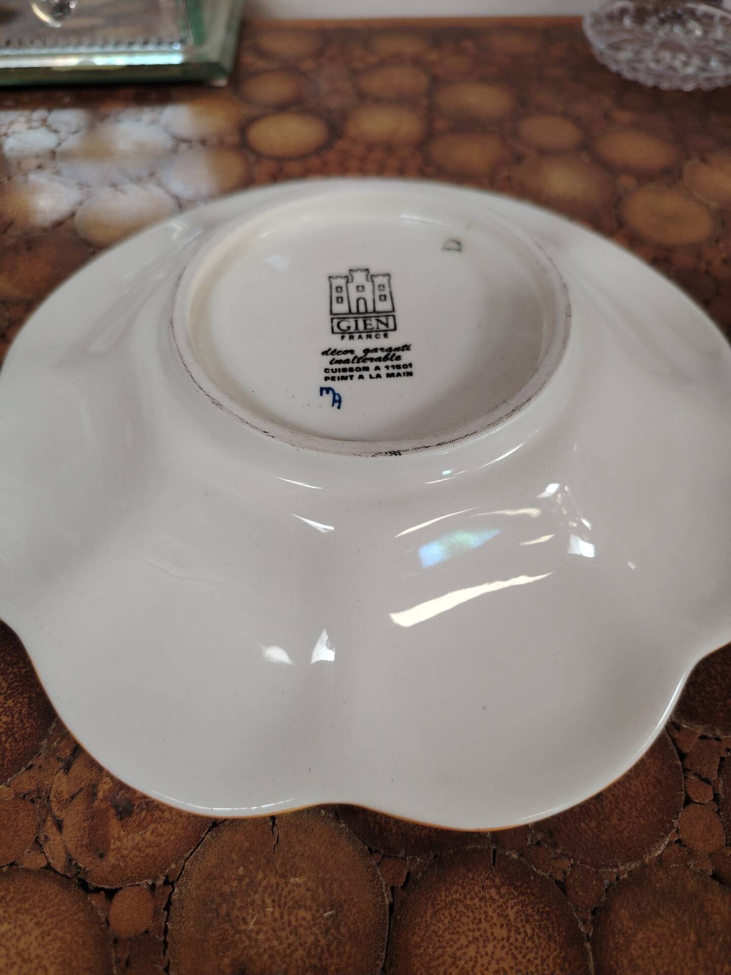 Ceramic dish from Gien Renaissance blue background D22 cm