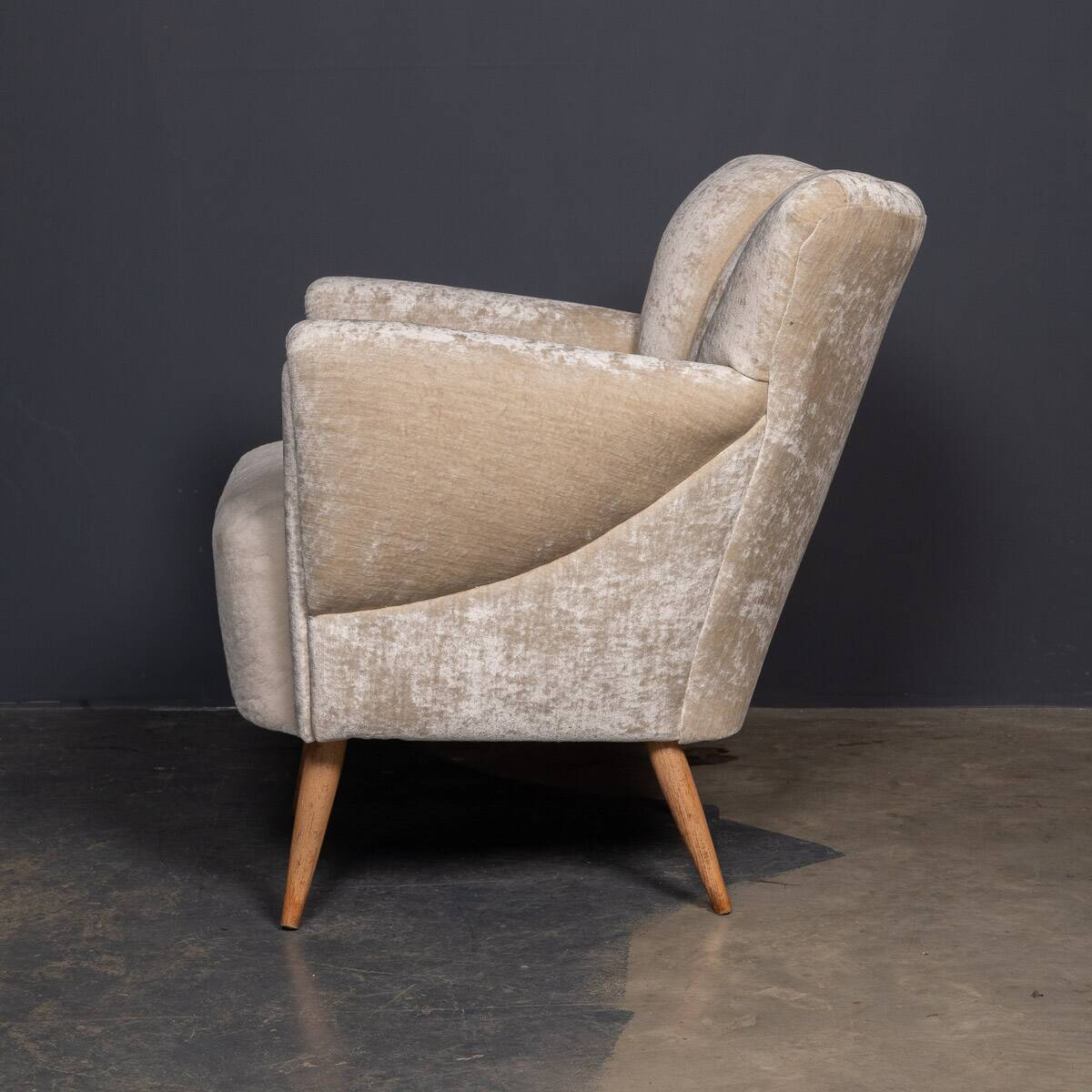 ELEGANT 20thC PAIR OF BOUDOIR SHELL-BACK CHAIRS c.1950