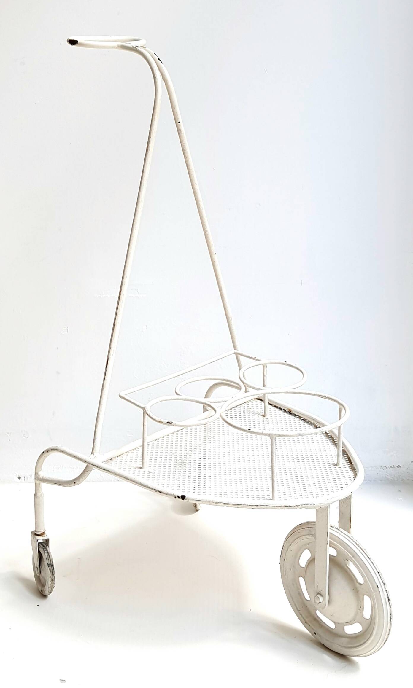 Serving / Rolling bar in white lacquered perforated metal in the style of Matégot Vintage from the 1950s