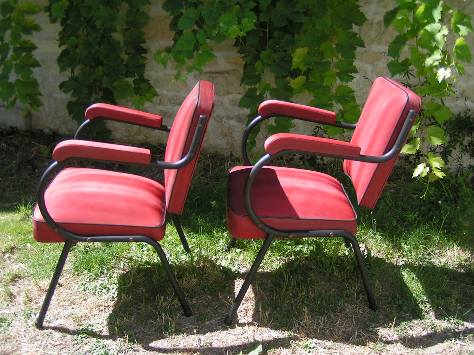 Chaises en skaï rouge années 60