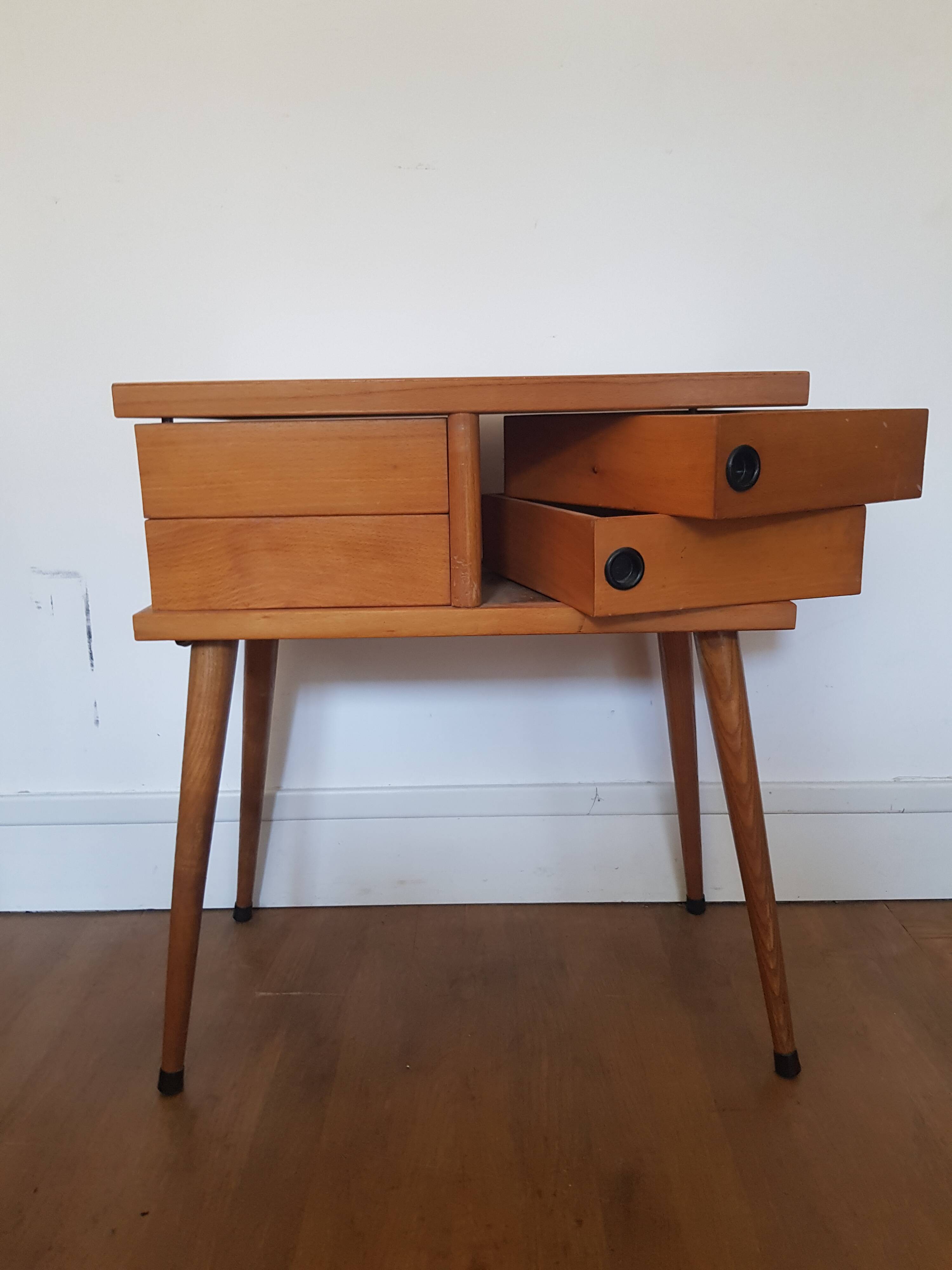 Table de chevet scandinave